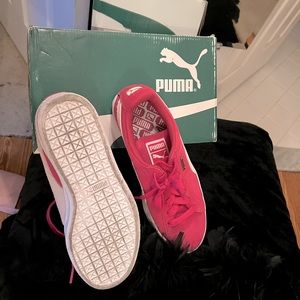 Woman’s Puma Sneakers